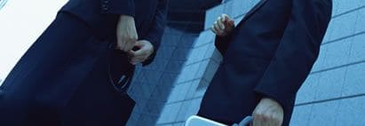 打ち合わせをする風景